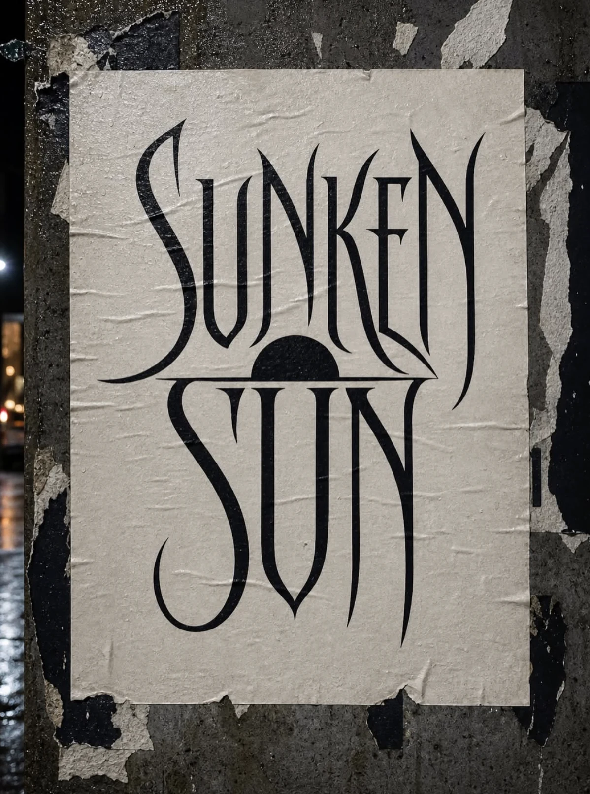 도시 벽면에 부착된 SUNKEN SUN 로고 포스터 콘셉트